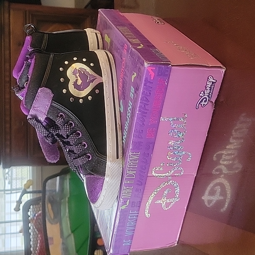 Girls hightop shoes